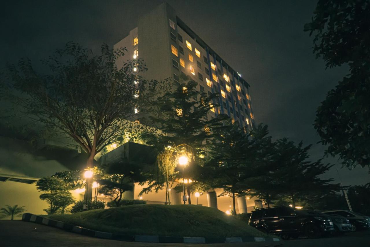 Hotel Primebiz Cikarang Exterior foto